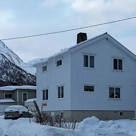 8 Person Holiday Home In Senjahopen * Mefjordvær